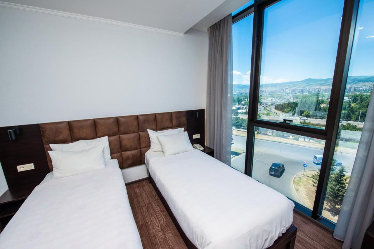 Hotel Shine Palace Tbilisi Bagian luar foto