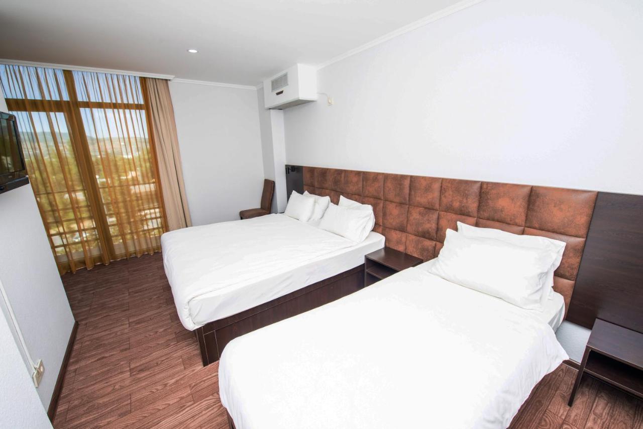 Hotel Shine Palace Tbilisi Bagian luar foto