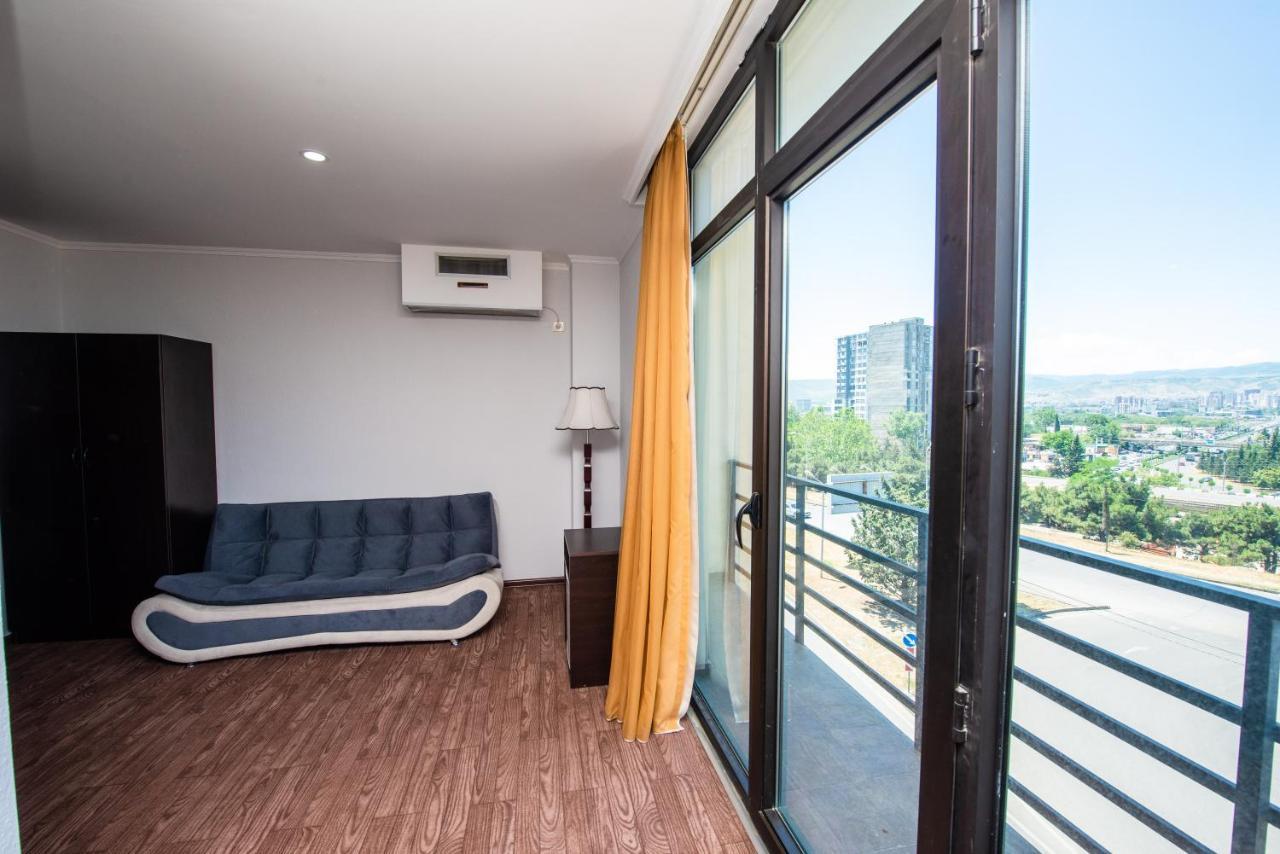 Hotel Shine Palace Tbilisi Bagian luar foto