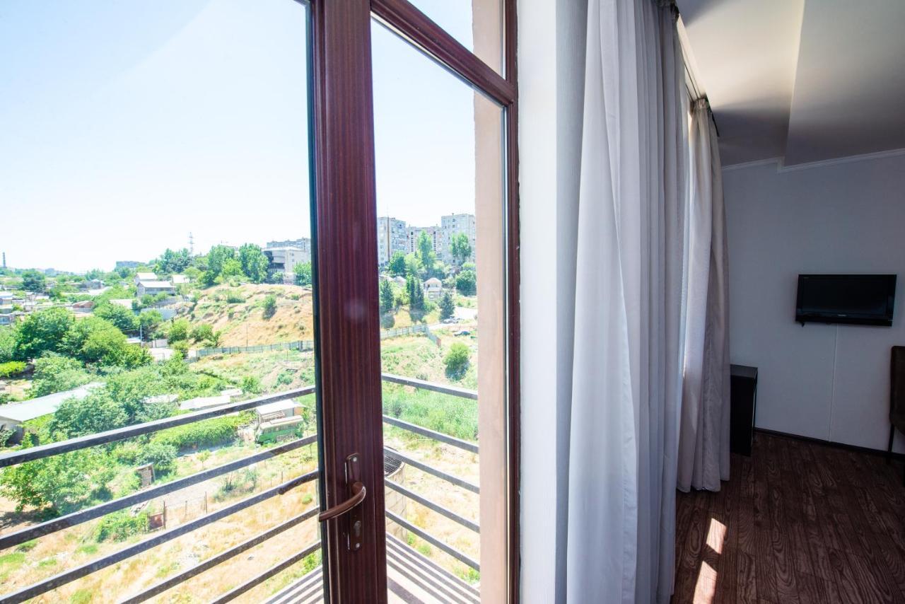 Hotel Shine Palace Tbilisi Bagian luar foto