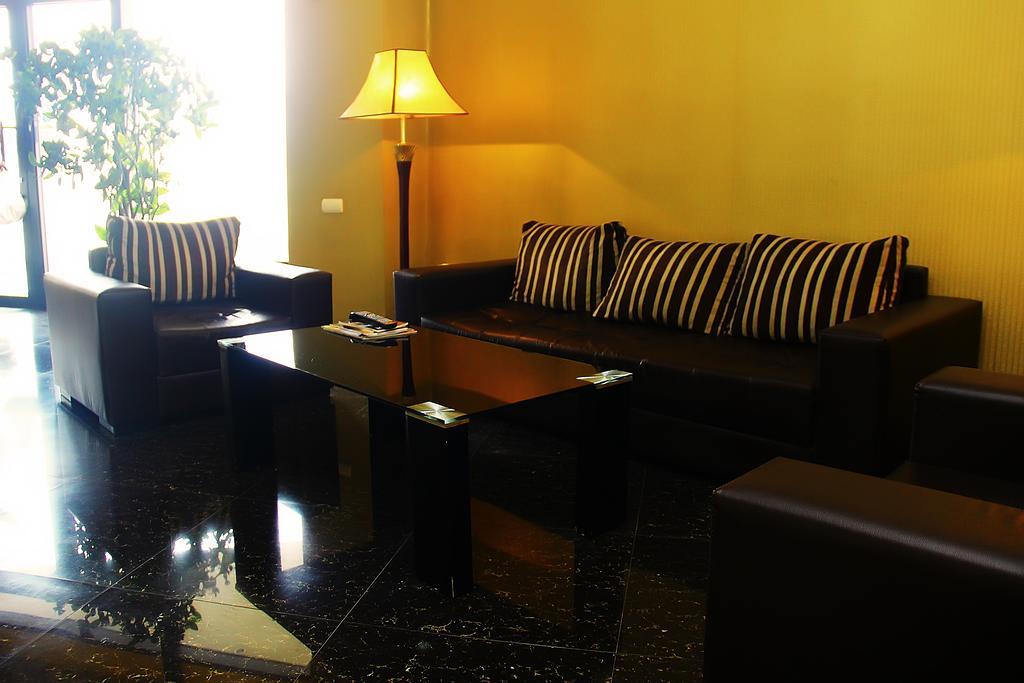 Hotel Shine Palace Tbilisi Bagian luar foto