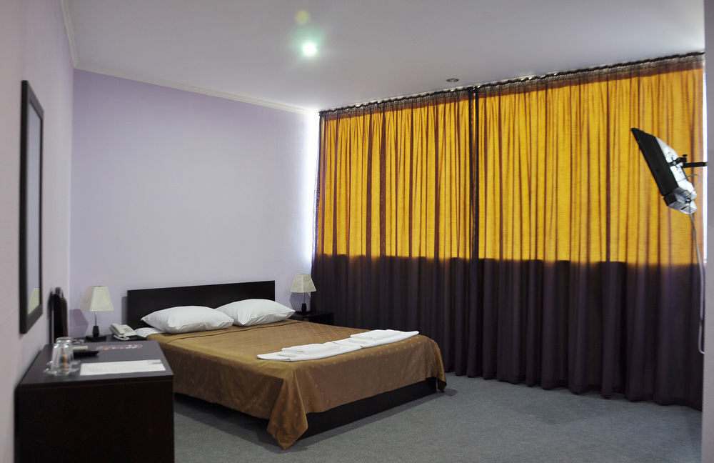 Hotel Shine Palace Tbilisi Bagian luar foto