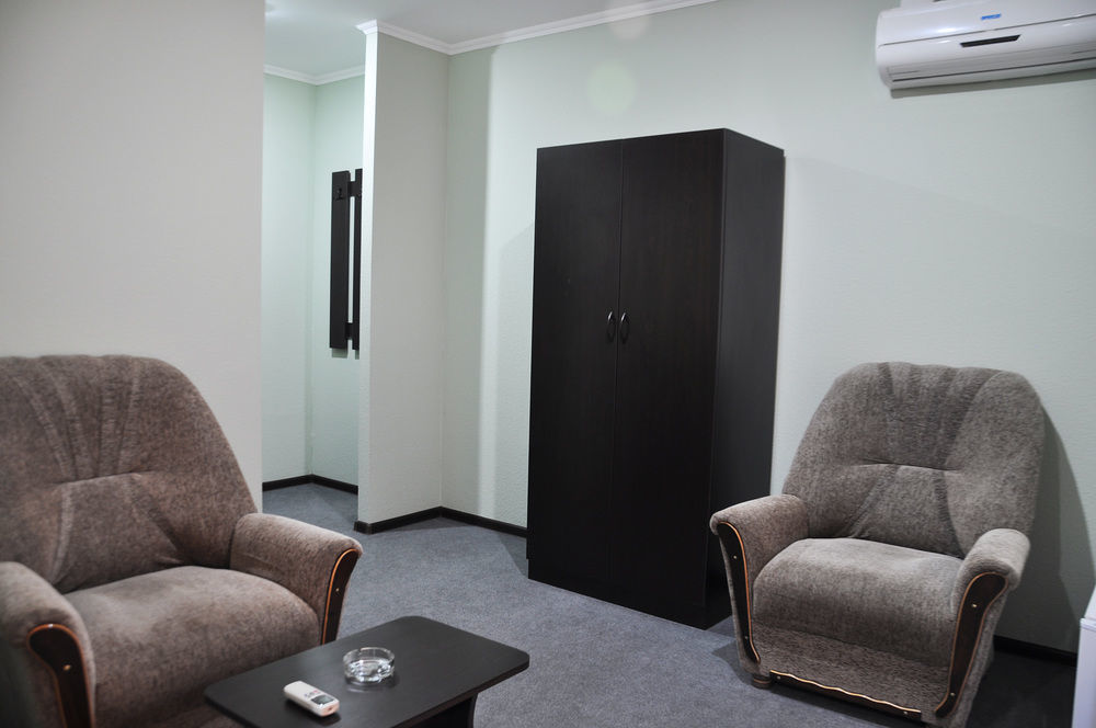 Hotel Shine Palace Tbilisi Bagian luar foto