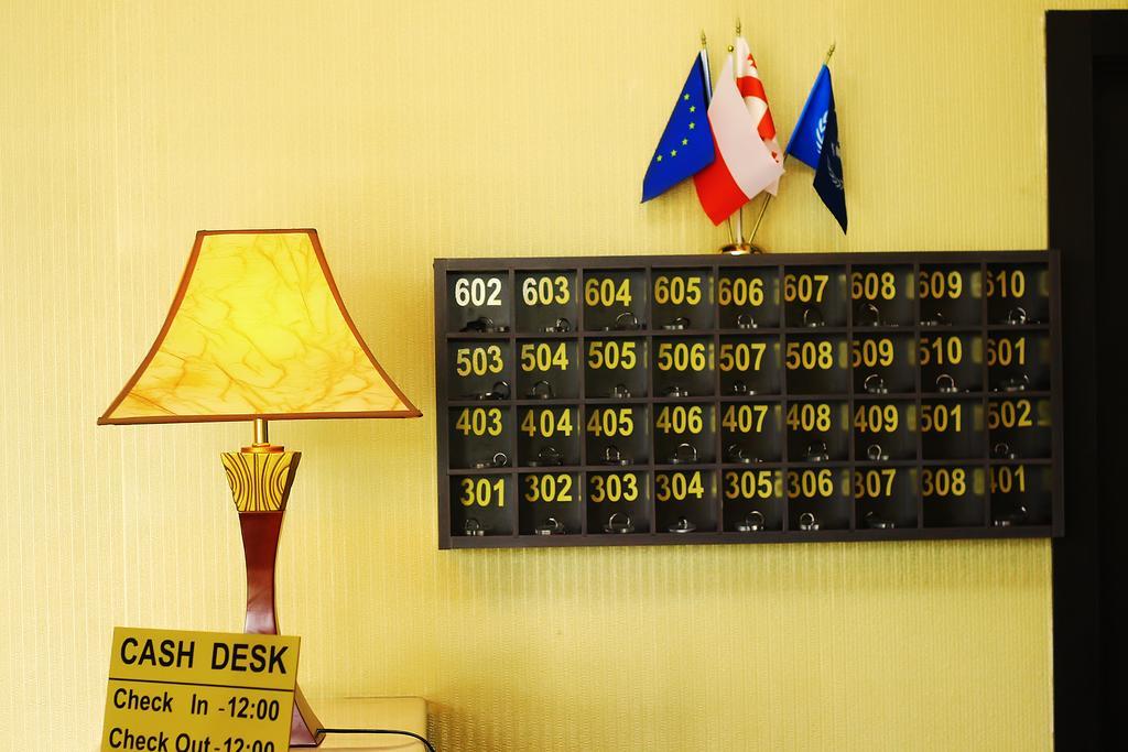 Hotel Shine Palace Tbilisi Bagian luar foto